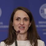 „Soluția” lui Ciucu pentru căldură în apartamente: Abia de Paște, în cel mai bun caz!