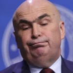 CURSURI SUSPENDATE ÎN TOATĂ ROMÂNIA? PROFESORII DECLANȘEAZĂ GREVA GENERALĂ ȘI CER ANULAREA TĂIERILOR DE…